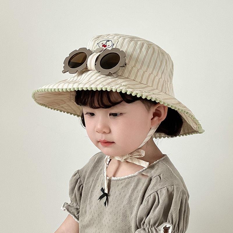 アウトドア　帽子 さくらんぼ刺繍あごひも付きハット