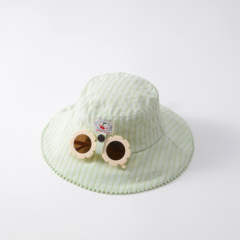 アウトドア　帽子 さくらんぼ刺繍あごひも付きハット