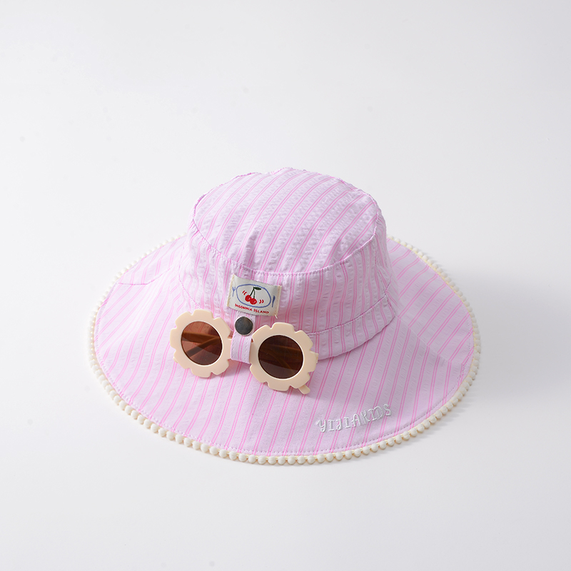 アウトドア　帽子 さくらんぼ刺繍あごひも付きハット