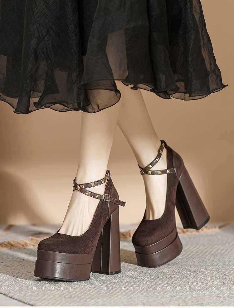 美脚&快適歩行を叶える！太ヒールの厚底パンプスおすすめ5選