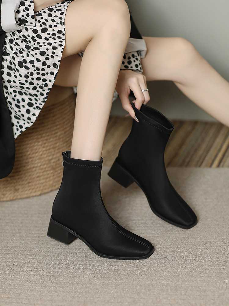 袴に合わせたい低めのヒール！快適さとスタイルを両立するブーツ5選