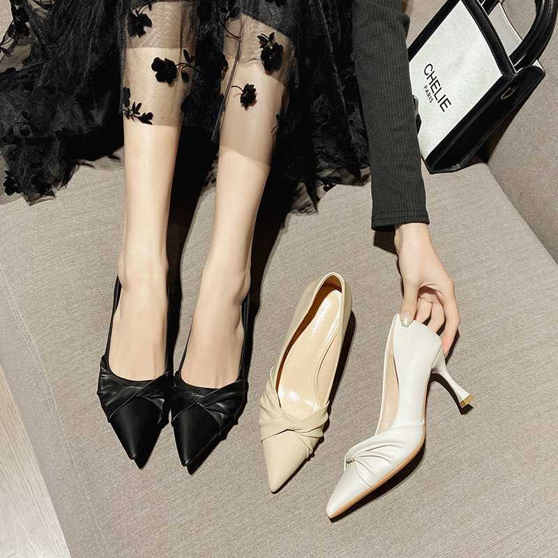 お呼ばれで特別な瞬間を演出！おすすめのヒール5選