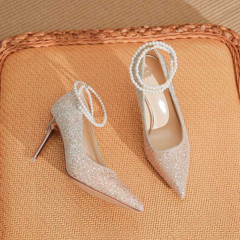 主役級の輝きを放つ！グリッターヒールで叶える憧れの足元5選