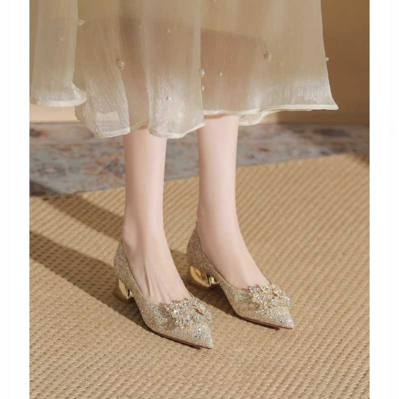 一生に一度の特別な日に♡ウエディングドレスを引き立てる上品ヒール5選