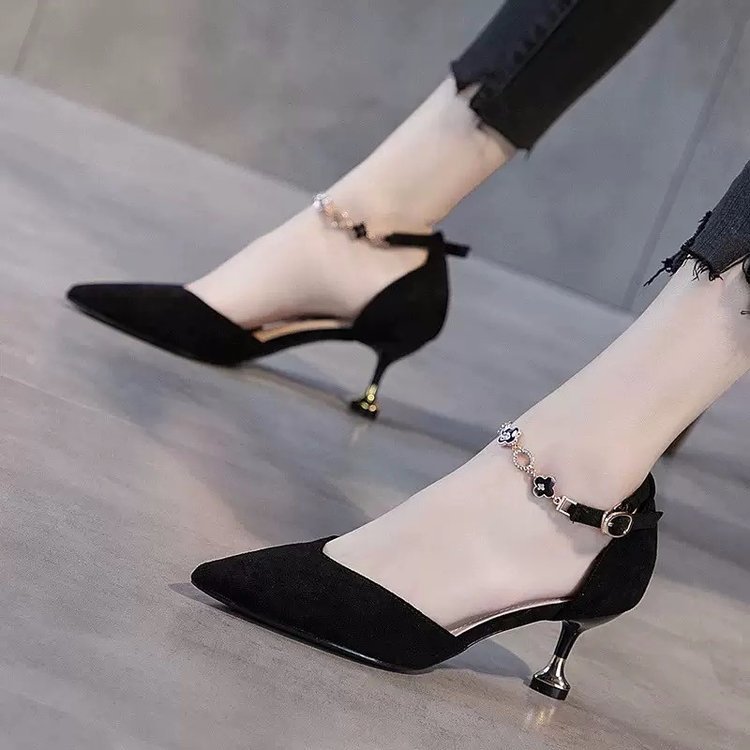ヒール アンクレット付きポインテッドパンプス