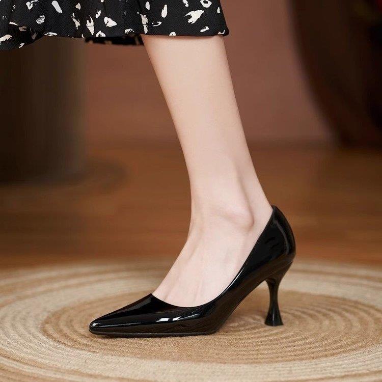 ヒール 艶やかポインテッドパンプス
