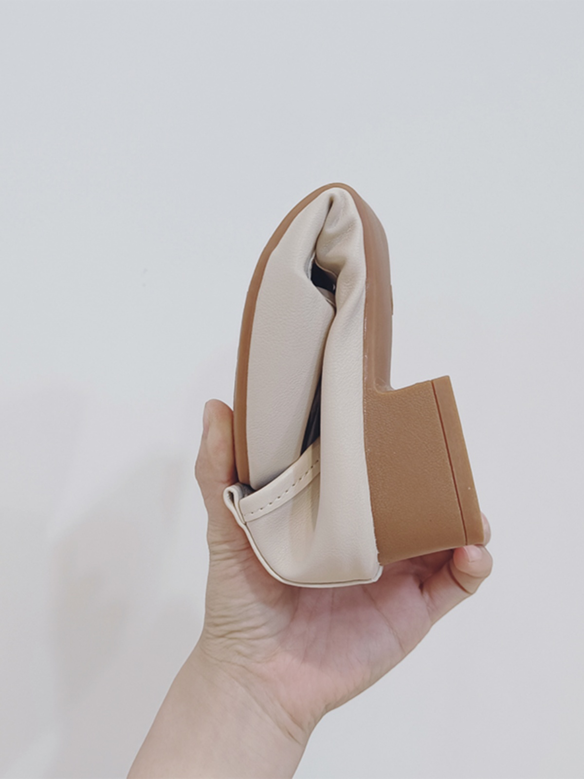 ヒール 上品な角型フォルムパンプス