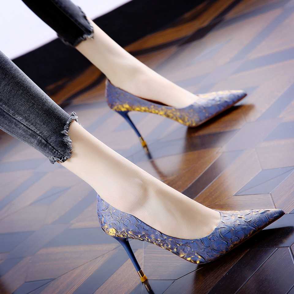 水色ヒールで春のおしゃれを楽しむ！おすすめ5選