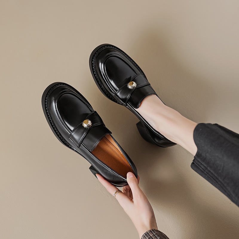 https://fulmo-img-server.com/heels/20e41a37-8da5-4310-bb60-0db73a3a35e3.jpg