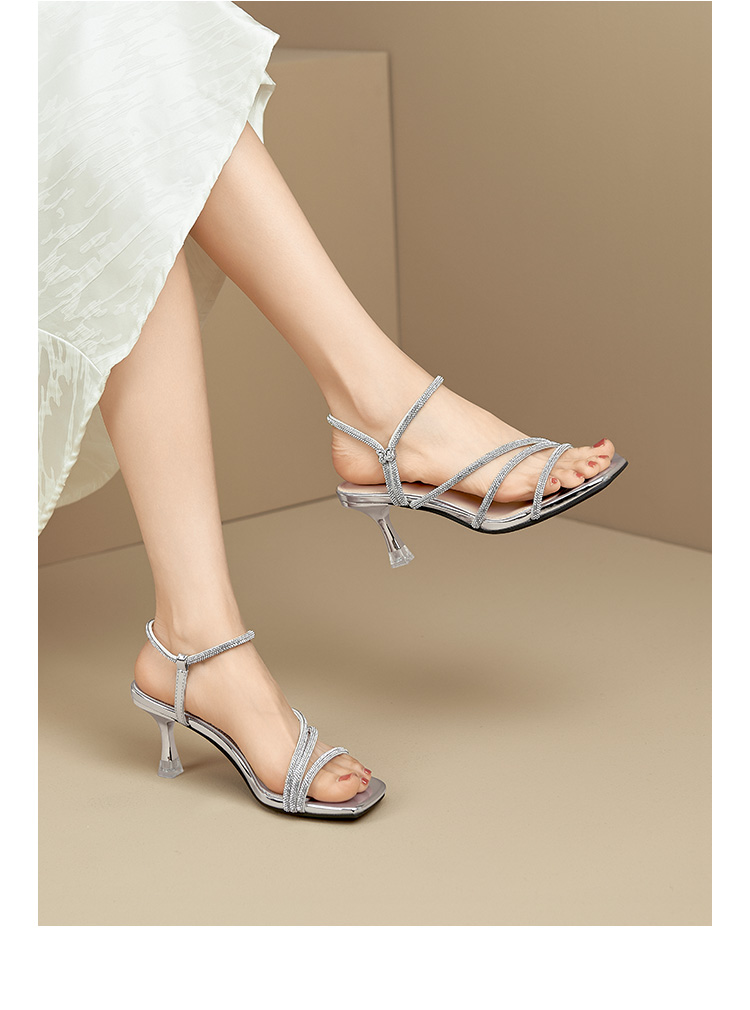 https://fulmo-img-server.com/heels/41d33d9d-29c8-4c75-b483-42bbd6b052a1.jpg