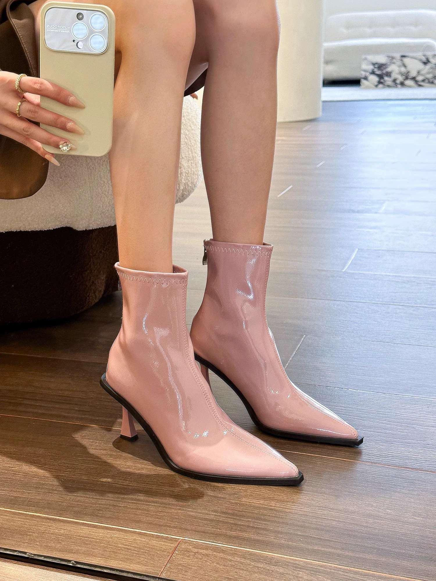 https://fulmo-img-server.com/heels/50146a19ce894848ae0717752d87e6c9.jepg