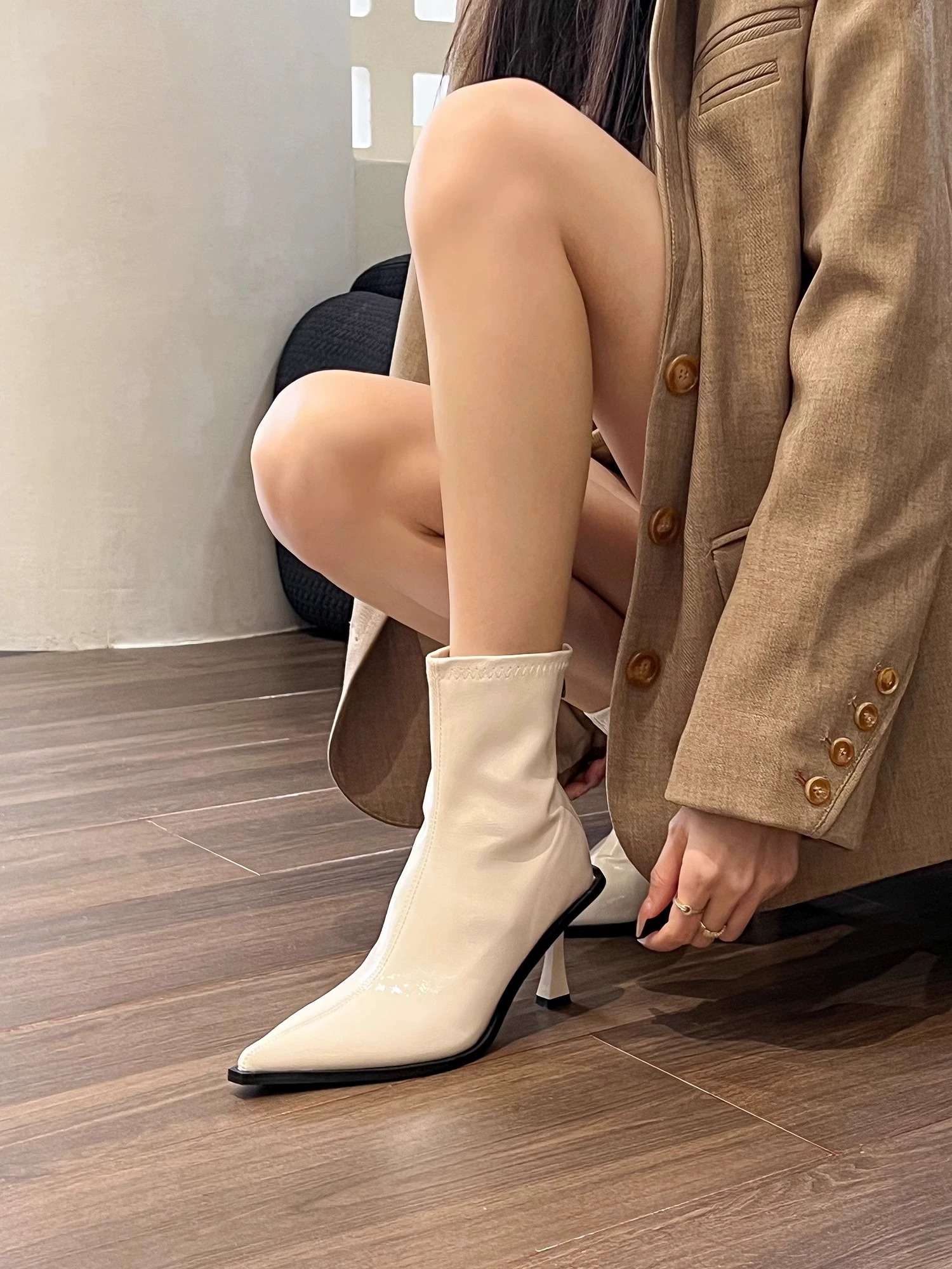 https://fulmo-img-server.com/heels/694d20bf8af8488f8690125b9a45a096.jepg