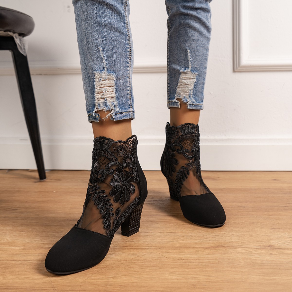 https://fulmo-img-server.com/heels/83baee38-eb76-46a3-b1d3-eb2d066f78ec.jpg