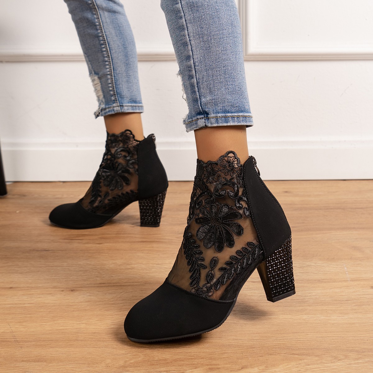 https://fulmo-img-server.com/heels/8d5bd9f5-0fb8-48c8-acd0-f87db9119b56.jpg
