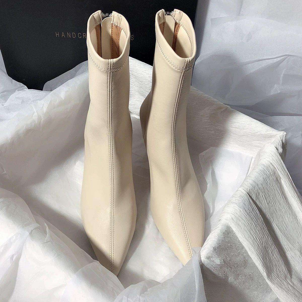 https://fulmo-img-server.com/heels/9933a8a4af2c419285871fb0c5f8f015.jepg