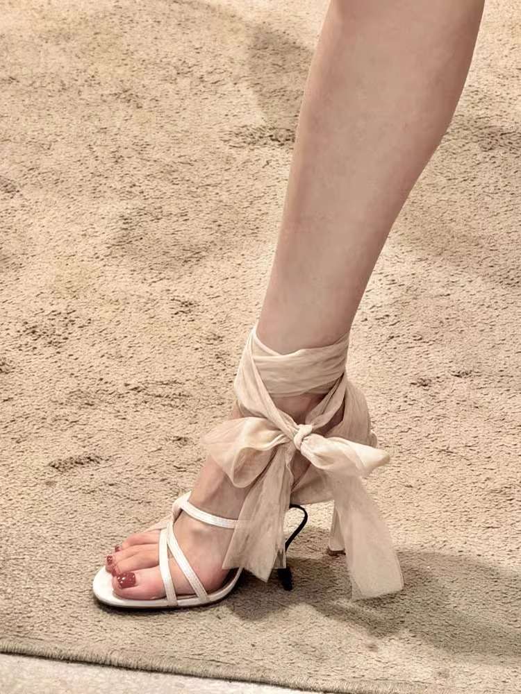 https://fulmo-img-server.com/heels/b95bed477e4843d6b5590c06620fc1ad.jepg