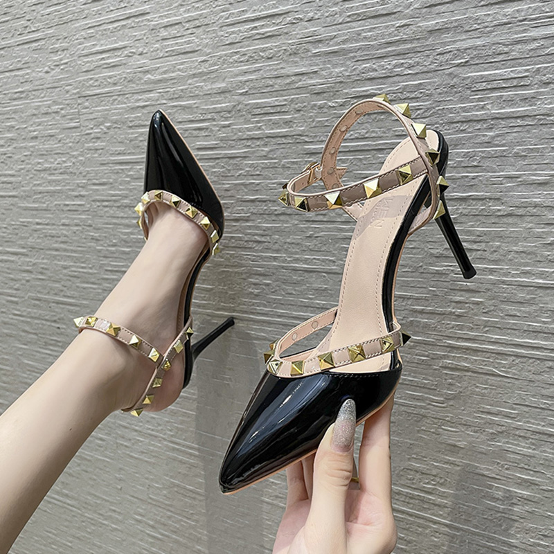 https://fulmo-img-server.com/heels/ccdd0efa-7f5c-4866-b3a4-a811efbe1df5.jpg