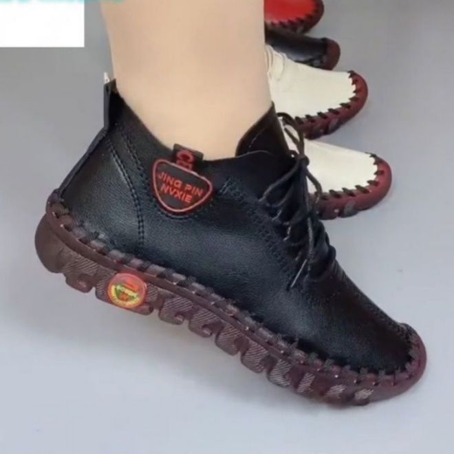 ハイカットスニーカー 手縫い風モカシンハイカットスニーカー