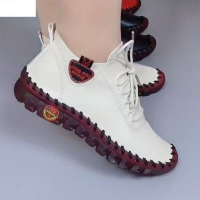 ハイカットスニーカー 手縫い風モカシンハイカットスニーカー