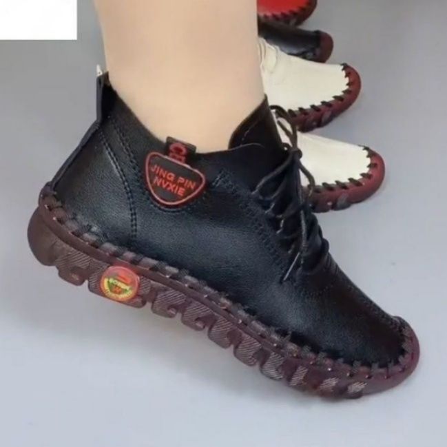 ハイカットスニーカー 手縫い風モカシンハイカットスニーカー