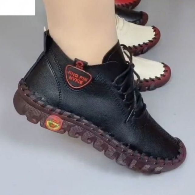 ハイカットスニーカー 手縫い風モカシンハイカットスニーカー