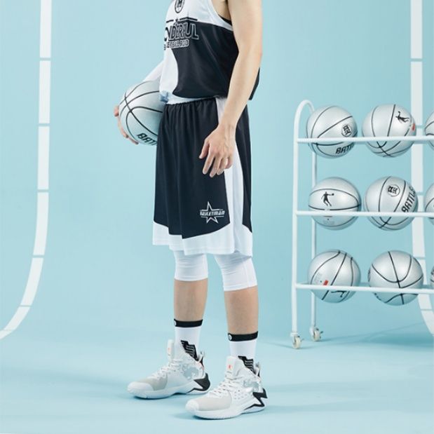 ハイカットスニーカー 人気 軽量 バスケットシューズ 衝撃吸収性 部活 スポーツ 学校 グリップ力 すべりにくい クッション 安定感