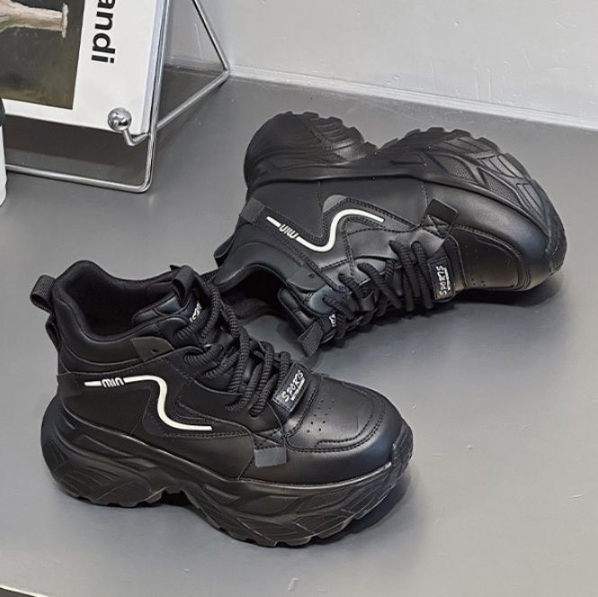 ハイカットスニーカー 厚底 身長アップ効果 安定感 履きやすい 脚長効果 スタイルアップ かわいい 伸長効果 シンプル ボリューム