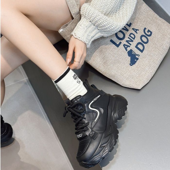 ハイカットスニーカー 厚底 身長アップ効果 安定感 履きやすい 脚長効果 スタイルアップ かわいい 伸長効果 シンプル ボリューム