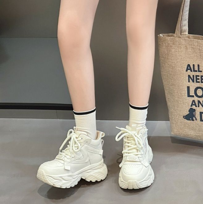 ハイカットスニーカー 厚底 身長アップ効果 安定感 履きやすい 脚長効果 スタイルアップ かわいい 伸長効果 シンプル ボリューム