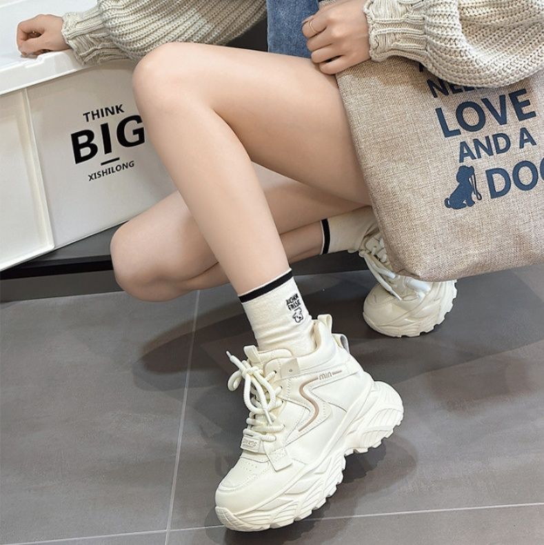 ハイカットスニーカー 厚底 身長アップ効果 安定感 履きやすい 脚長効果 スタイルアップ かわいい 伸長効果 シンプル ボリューム