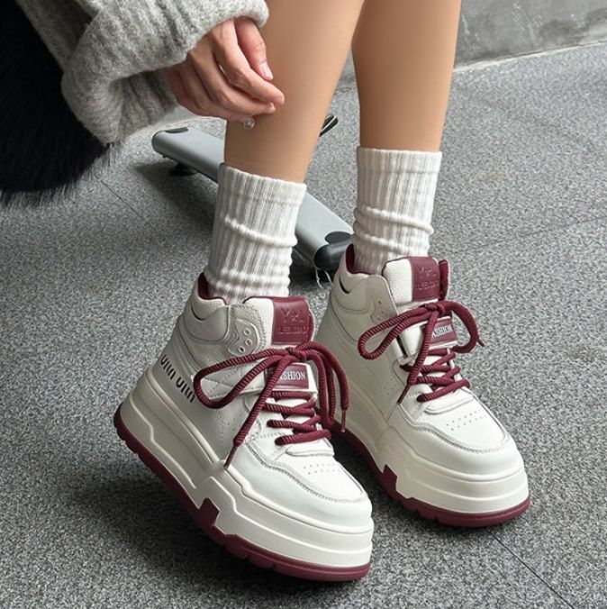 ハイカットスニーカー 人気 厚底 クッション性 通気性 カジュアル ボリュームソール 可愛い おしゃれ 春 秋 本革 スタイリッシュ