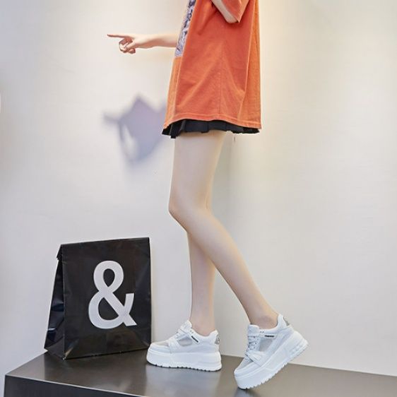 ハイカットスニーカー 厚底デザイン 伸長効果 疲れにくい クッション性 通勤 通学 日常使い デイリーユース 履きやすい 歩きやすい