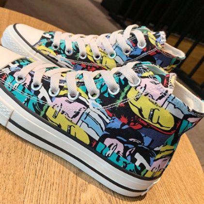 ハイカットスニーカー カジュアル 目立つ 遊び心 ストリート 履きやすい 歩きやすい クッション 安定感 デイリーコーデ グリップ力