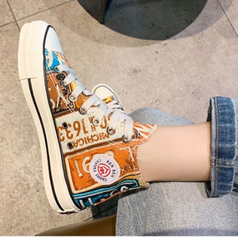 ハイカットスニーカー カジュアル 目立つ 遊び心 ストリート 履きやすい 歩きやすい クッション 安定感 デイリーコーデ グリップ力