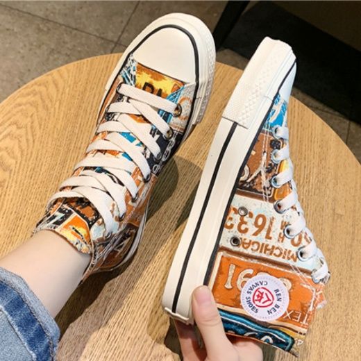 ハイカットスニーカー カジュアル 目立つ 遊び心 ストリート 履きやすい 歩きやすい クッション 安定感 デイリーコーデ グリップ力