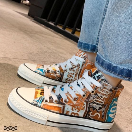 ハイカットスニーカー カジュアル 目立つ 遊び心 ストリート 履きやすい 歩きやすい クッション 安定感 デイリーコーデ グリップ力