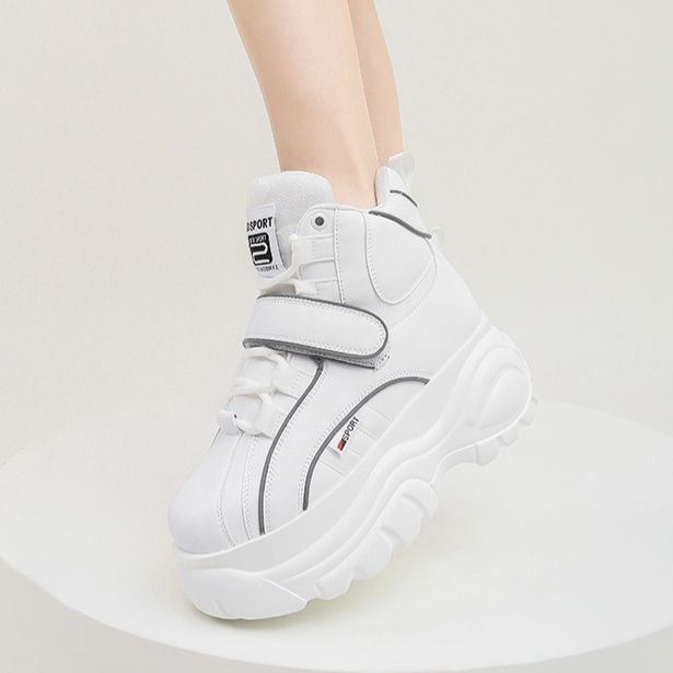 ハイカットスニーカー 伸長効果 厚底 ボリュームソール すべりにくい 安定感 履きやすい 快適歩行 衝撃吸収 スポーティー 疲れにくい