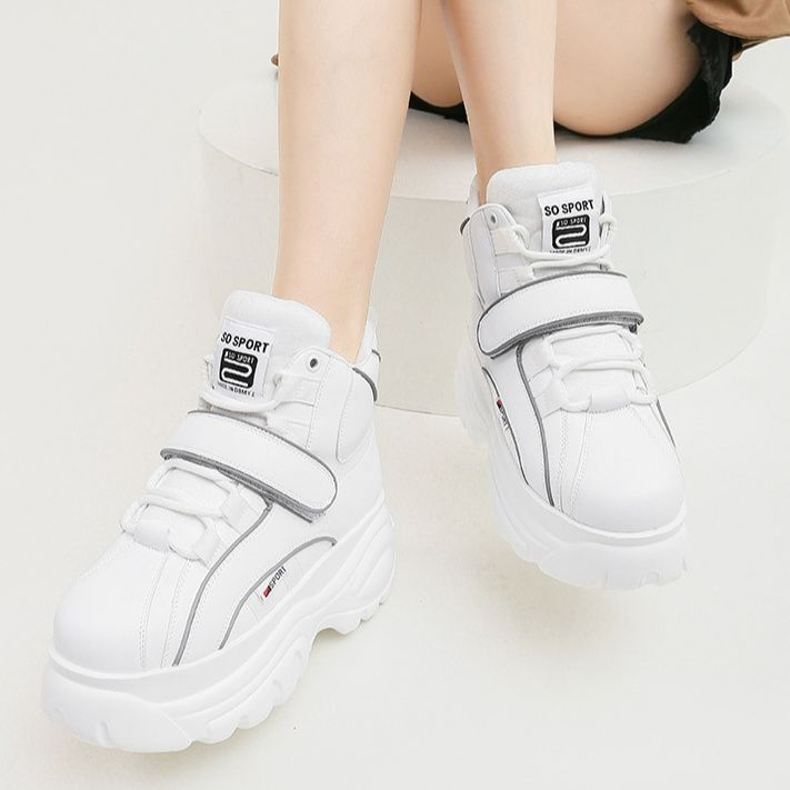 ハイカットスニーカー 伸長効果 厚底 ボリュームソール すべりにくい 安定感 履きやすい 快適歩行 衝撃吸収 スポーティー 疲れにくい