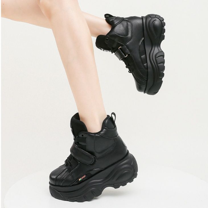 ハイカットスニーカー 伸長効果 厚底 ボリュームソール すべりにくい 安定感 履きやすい 快適歩行 衝撃吸収 スポーティー 疲れにくい