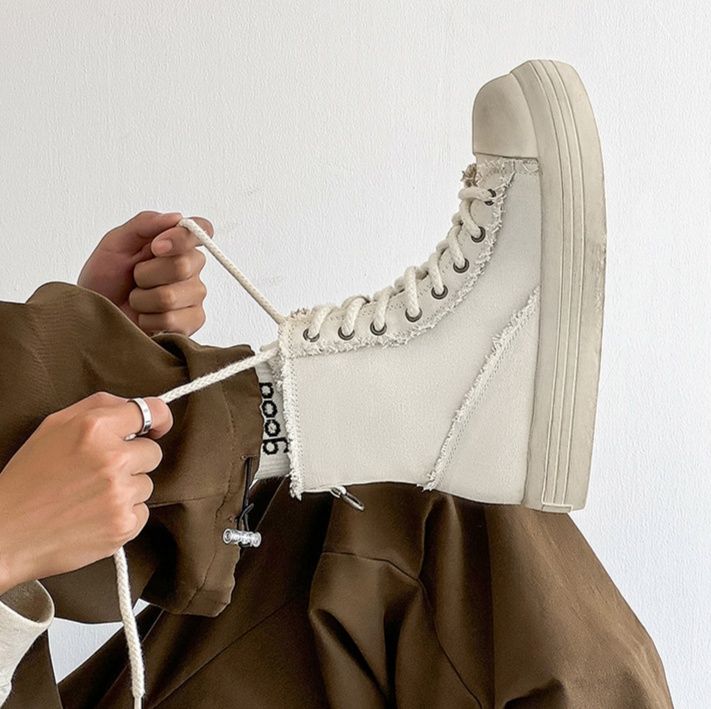 ハイカットスニーカー 伸長効果 カジュアル シンプル スタイリッシュ きれいめ オールシーズン デイリーユース スエード素材 軽快