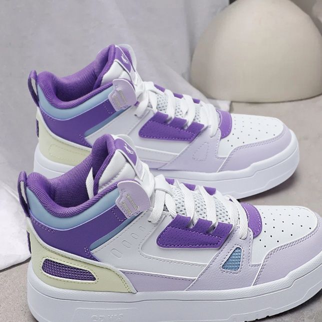 ハイカットスニーカー 通気性 メッシュ素材 日常使い 歩きやすい 疲れにくい 厚底ソール クッション性 部活 スポーツ ランニング