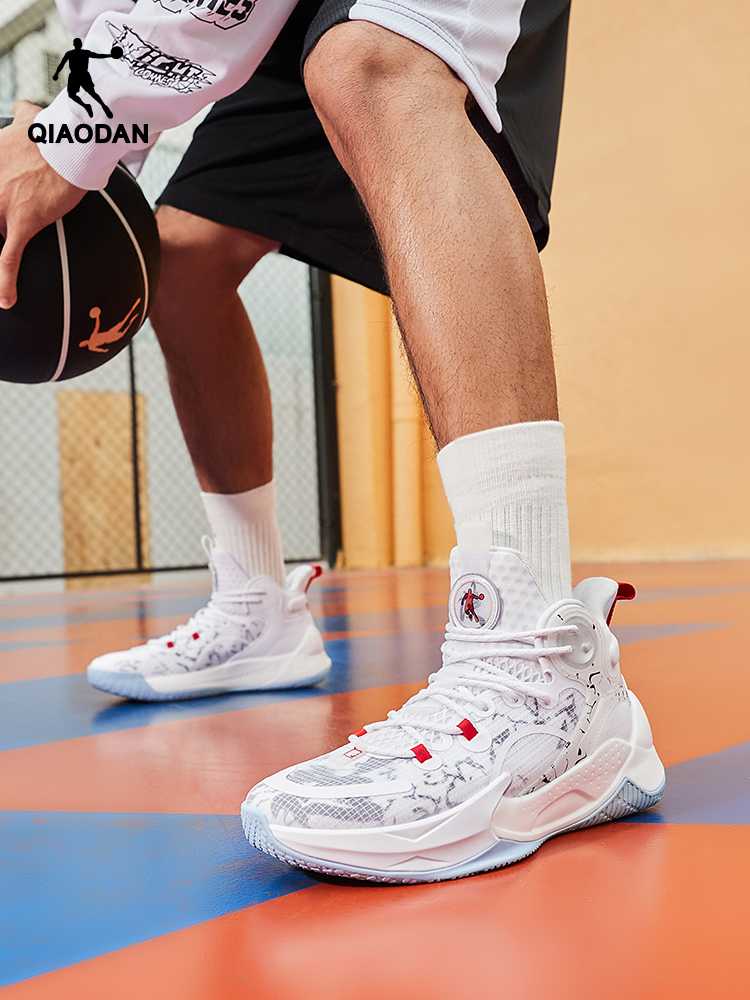 足元から女性らしく！レディースハイカットスニーカー15選