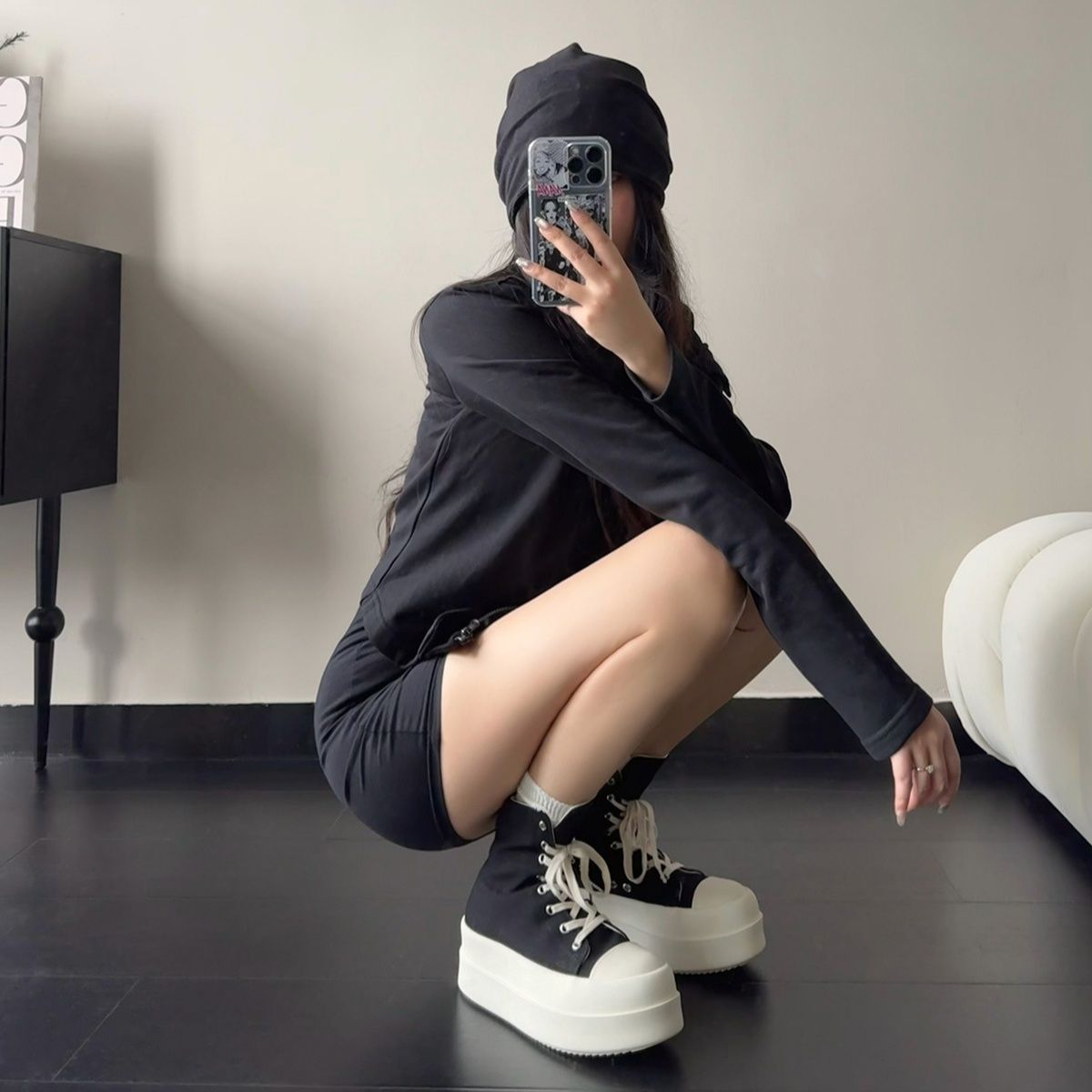 ハイカットスニーカー 脚長効果 スタイリッシュ 美脚 厚底 サイドジップ クッション性 ボリュームソール 目立つ カジュアル 