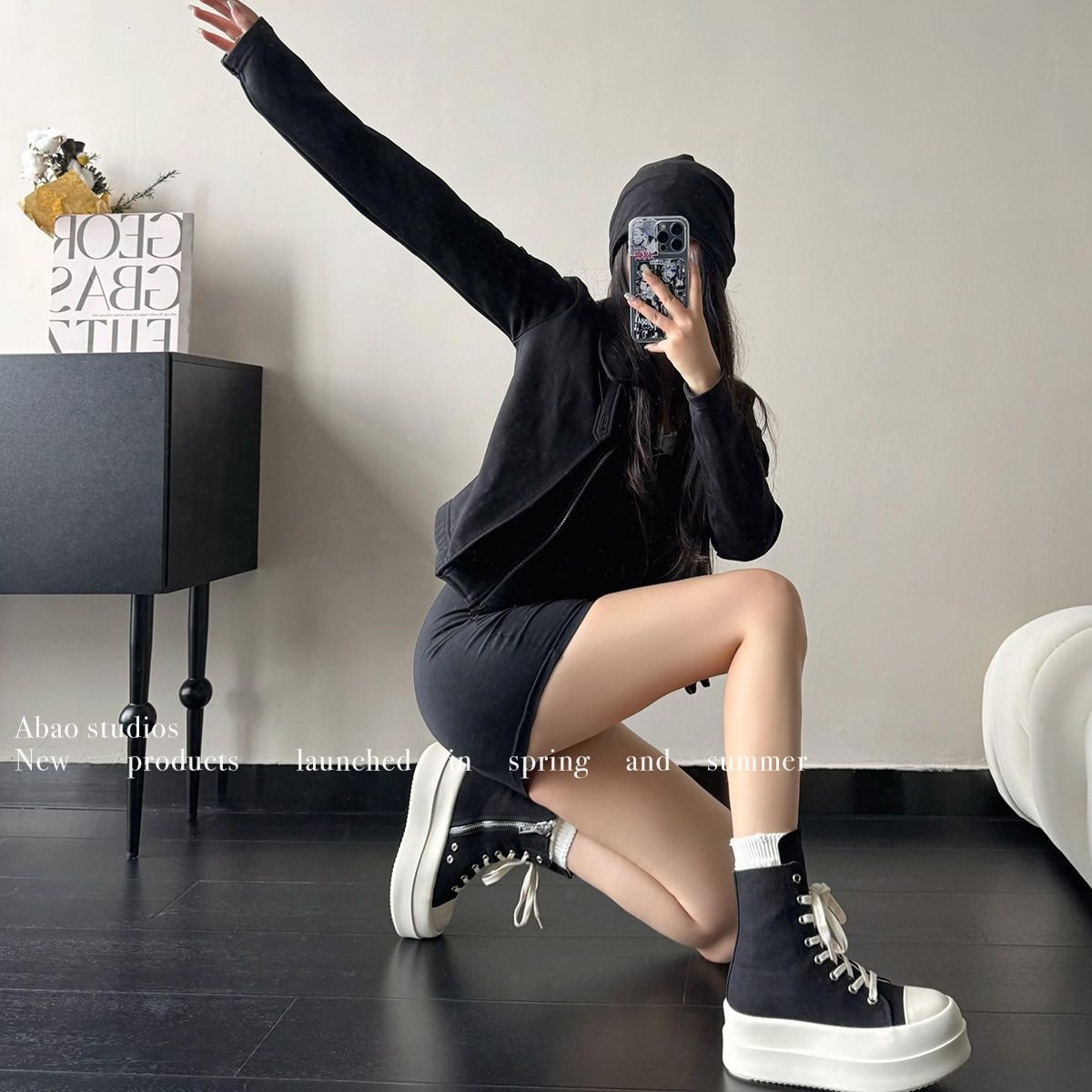 ハイカットスニーカー 脚長効果 スタイリッシュ 美脚 厚底 サイドジップ クッション性 ボリュームソール 目立つ カジュアル 