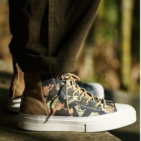 ハイカットスニーカー カジュアル かっこいい 目立つ 遊び心 おしゃれ 軽量 履きやすい 歩きやすい クッション サイドジッパー付き