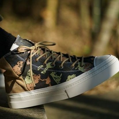 ハイカットスニーカー カジュアル かっこいい 目立つ 遊び心 おしゃれ 軽量 履きやすい 歩きやすい クッション サイドジッパー付き