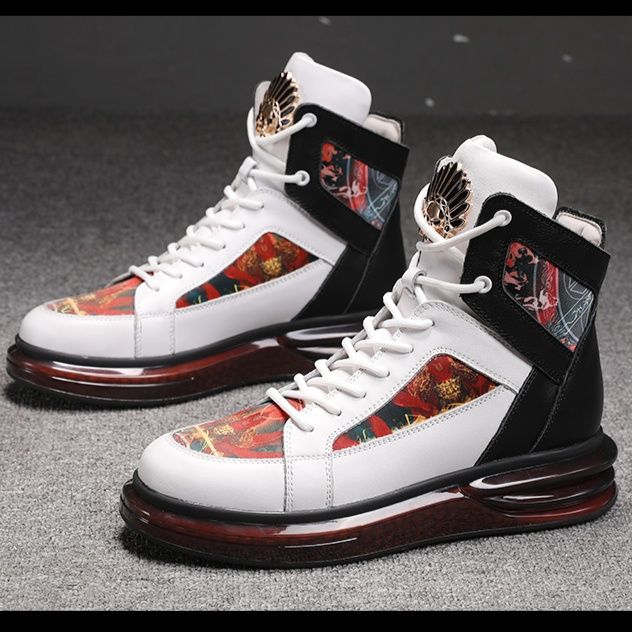 ハイカットスニーカー 目立つ 遊び心 かっこいい ボリュームハイカット ボリュームソール 疲れにくい 痛くならない スエード素材