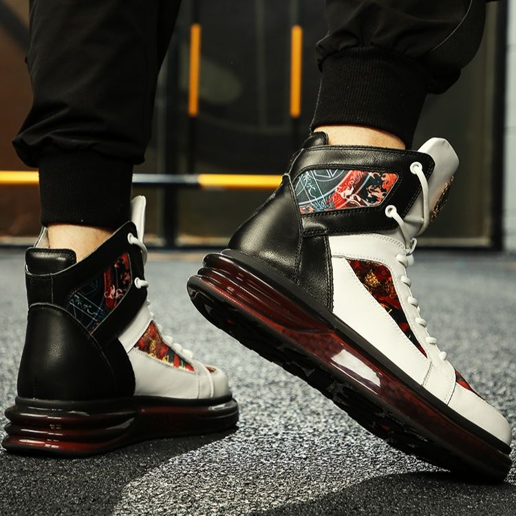 ハイカットスニーカー 目立つ 遊び心 かっこいい ボリュームハイカット ボリュームソール 疲れにくい 痛くならない スエード素材