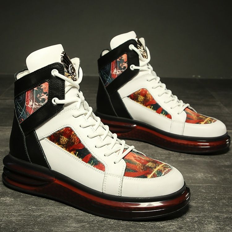 ハイカットスニーカー 目立つ 遊び心 かっこいい ボリュームハイカット ボリュームソール 疲れにくい 痛くならない スエード素材