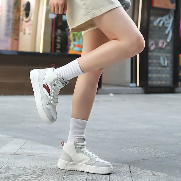 ハイカットスニーカー 美脚効果 疲れにくい 痛くならない ふわり軽やか クッション性 通気性 スポーティー スポーツ ランニング